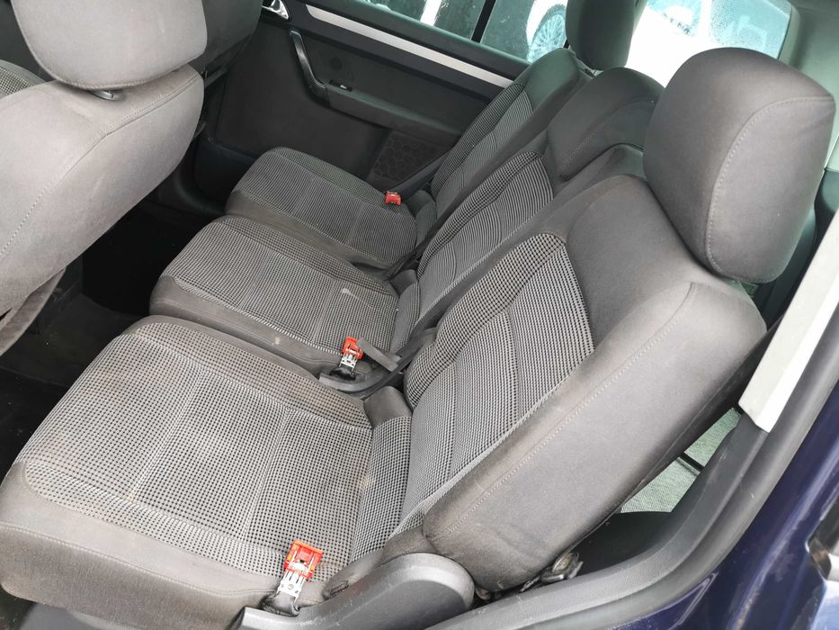 Dezmembrez Volkswagen Touran/1.9/2.0/CAYC/AVQ/BKD/NMM/BMN/usa/haion/portbagaj/capota/jante/faruri/stopuri/motor/cutie/carlig