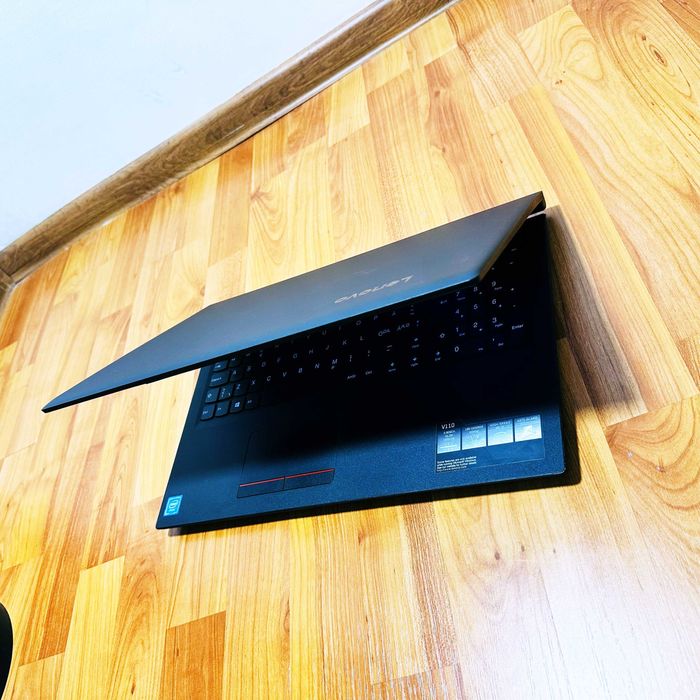 Laptop Lenovo V110, SSD, Win 11, 15.6” Slim, Livrare GRATUITA