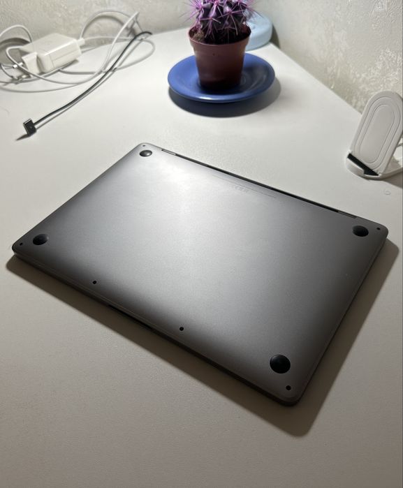 Продается MacBook Pro 13" 2019 (Space Gray)