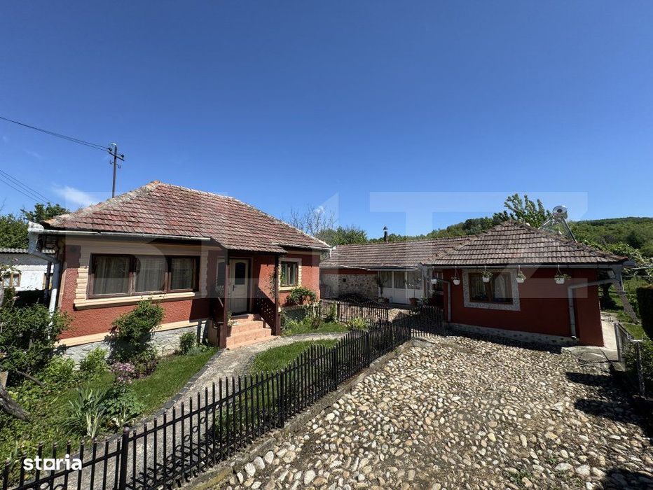 Casa plan parter cu 4 camere, 160 mp si 13000 mp teren, zona Balcesti