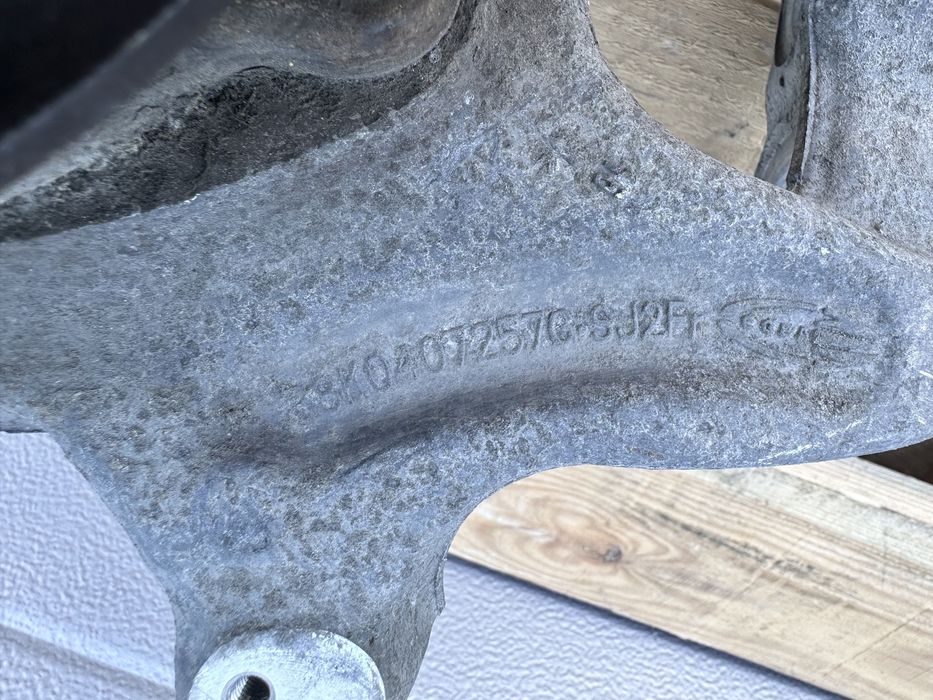 Ляв шенкел AUDI A4 A5 8K0407257G