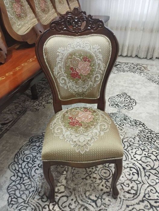 Стол стул сотилади