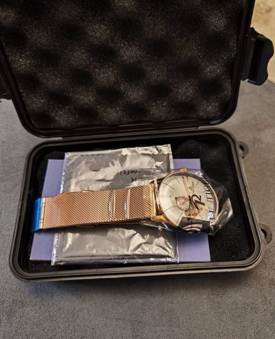 Наручные часы Reef Tiger. Новые.