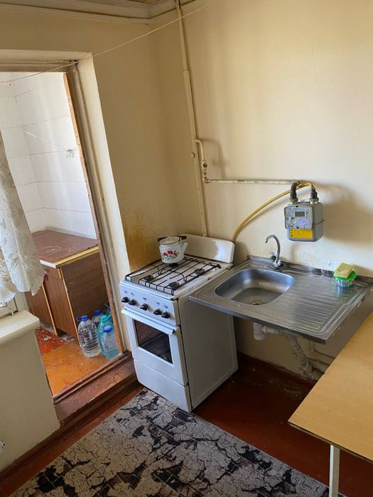 Чирчик шахрида 2х уй стилади октябрь бозорчани олдида 2 чи қават