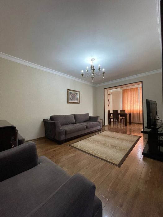 Метро Космонавтов 2в3 комнатная квартира с ремонтом!