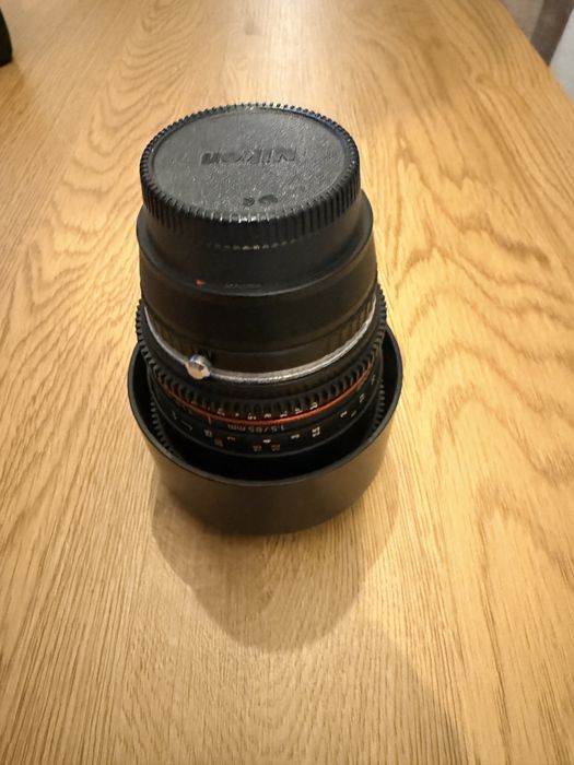 Obiectiv Samyang VDSLR 85mm T1.5 montura Canon cu adaptor pentru Sony FE