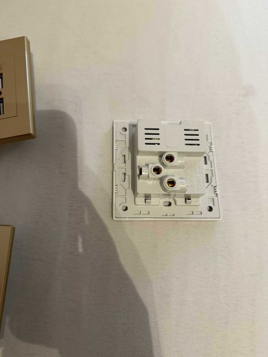 Priza universala cu USB