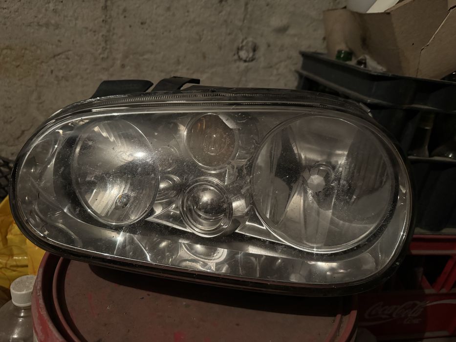 Ляв и десен фар Голф 4