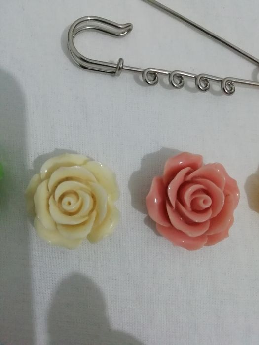 Милая брошь. 4 цвета