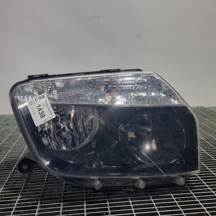 Far Dreapta Dacia Duster Facelift 2014 - 2017 SUV 4 Usi (1438) Fara xenon