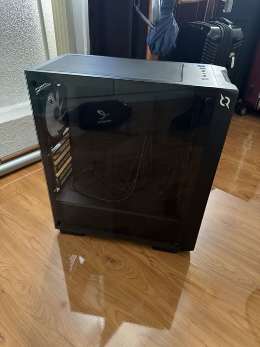Carcasa PC (PC Case) cu sursa 700w Gold