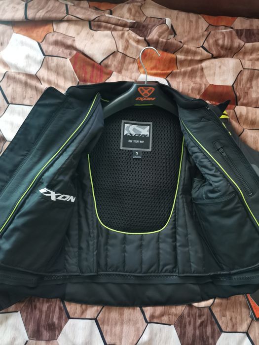Кожено яке за мотор с гърбица Ixon Vortex 2