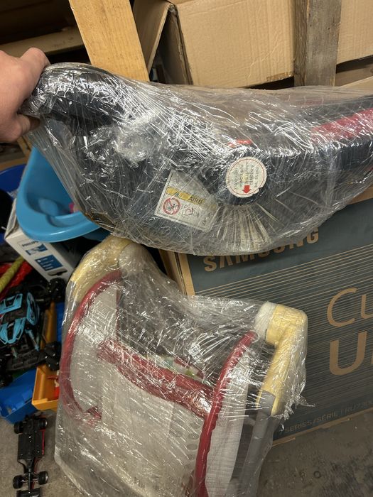 Pachet Carucior,2 triciclete,scoica,1scaun masa bebe, 2 balansoare,