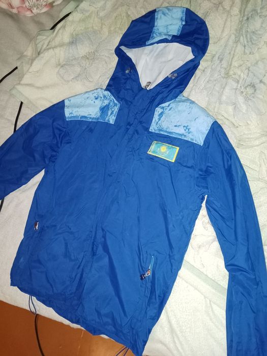 Продам олимпийку и кофту.