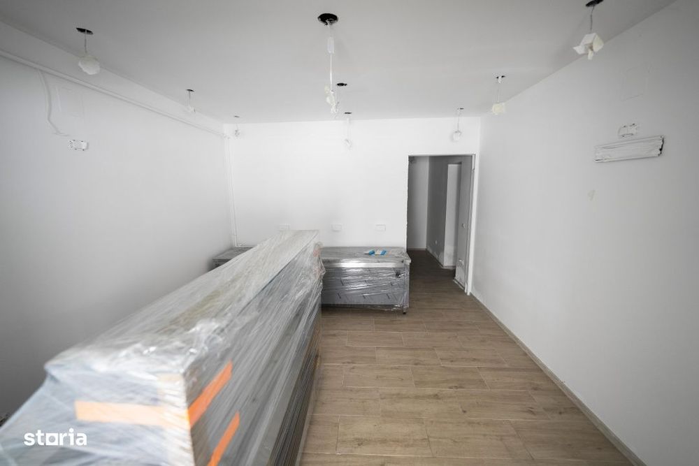 Spatiu comercial in statia de autobuz, stradal cu teren !