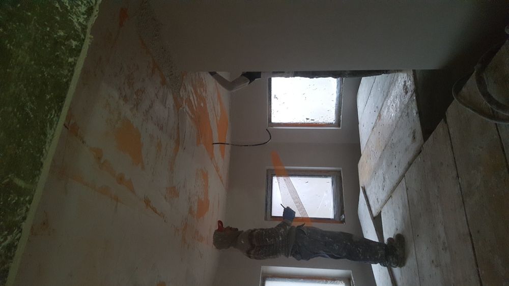 Execut tencuieli mecanizate