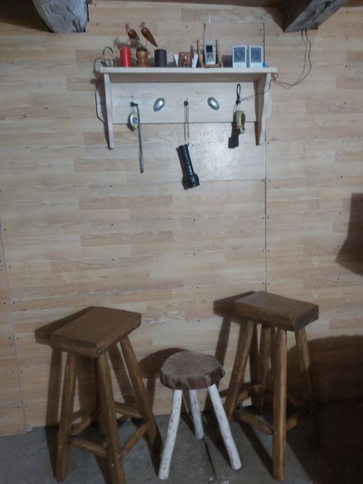 Ceas și cuier rustic