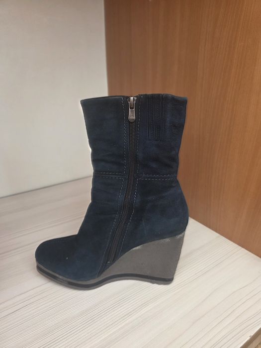 Продам замшевую обувь