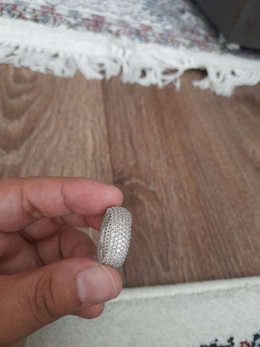 Kumush uzuk Shoira ismli spochka