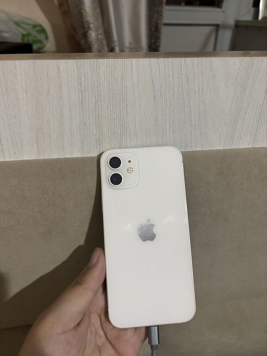 Продам Iphone 12  128 ГБ