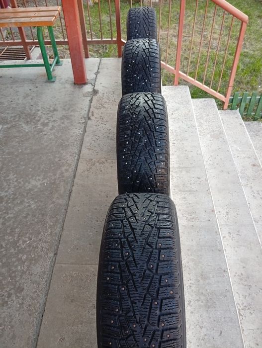 Продам б/у резину R18