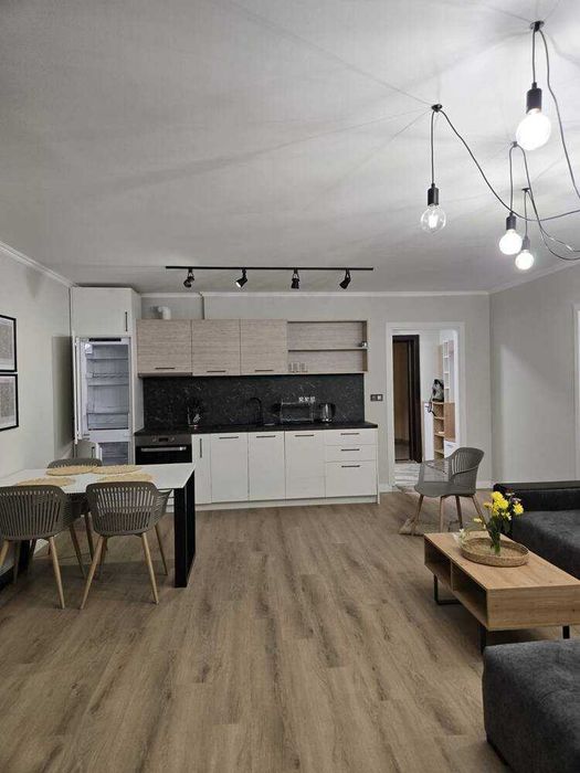 Дава се под наем Двустаен апартамент в Бургас, Лазур - 75 кв.м за 700 € - Снимка #1