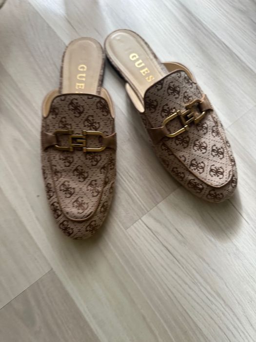 Vand Saboti firma Guess originali