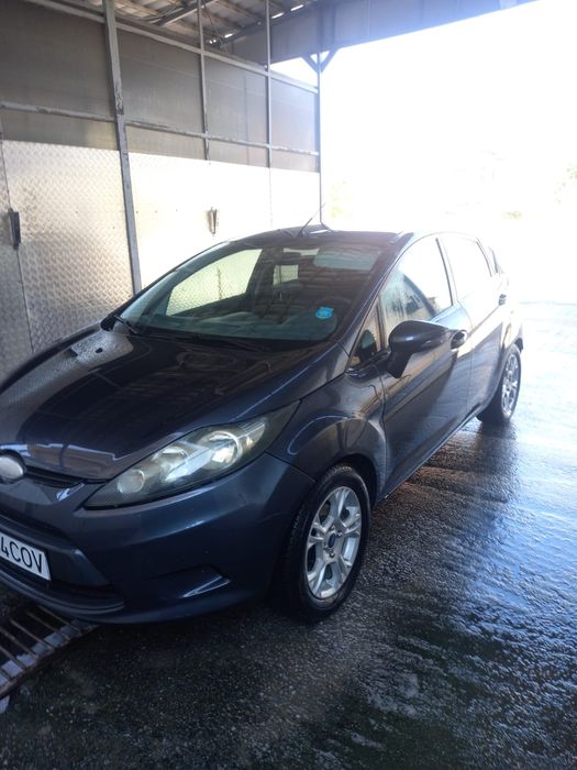 Vând Ford Fiesta
