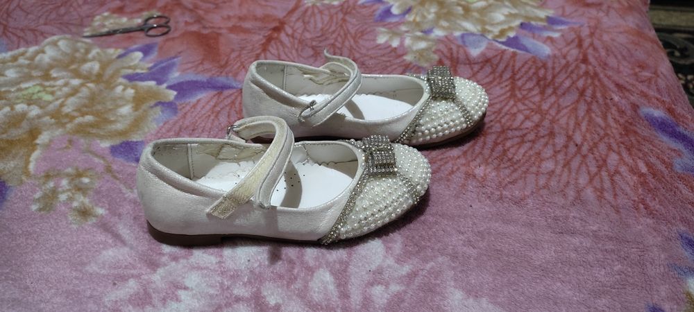 Туфельки для девочек в хорошем состоянии. Размер 27