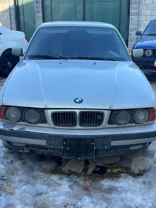 Продам машину бмв е34
