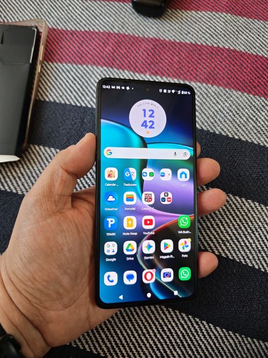 Motorola Edge 30 – Super subțire, ecran 144Hz. Ca nou, la cutie!