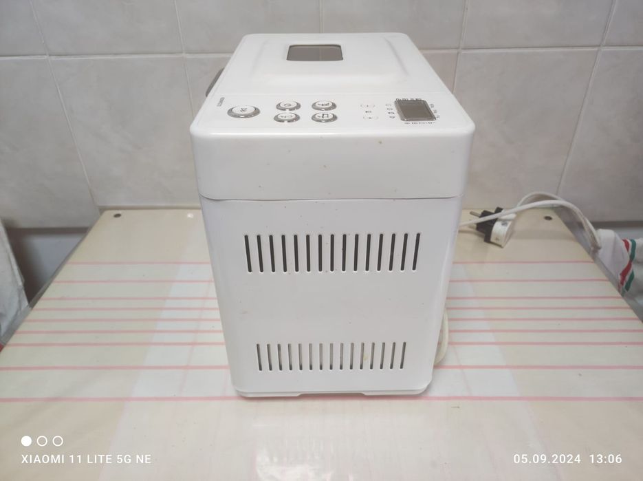 Masina de facut paine Kenwood BM 250