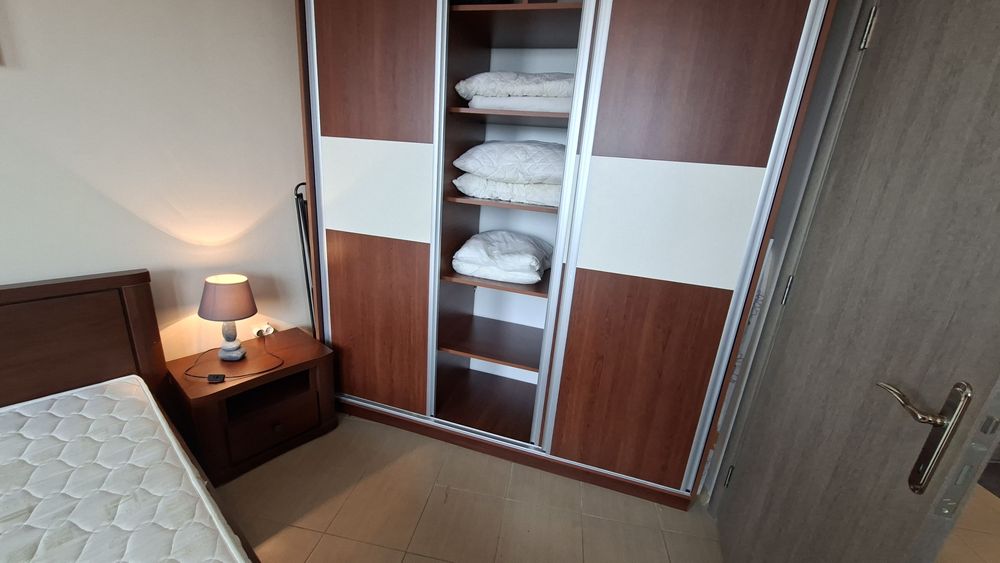 Спалня комплекс:легло+матрак, гардероб, нощ.шкафчета, лампи-2,пердета