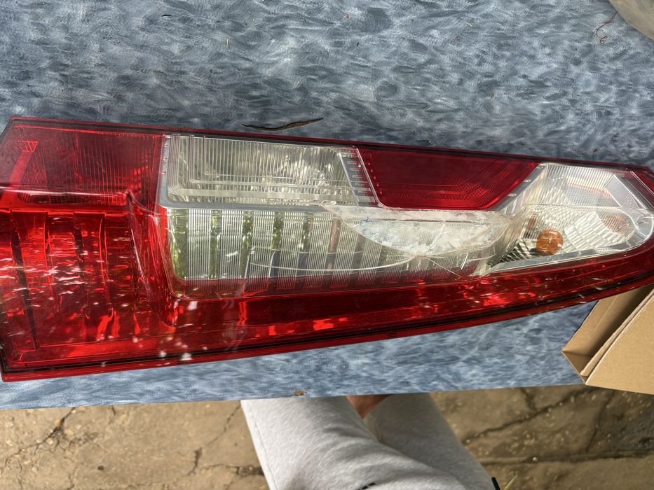 Triplă microbuz Opel, spate dreapta