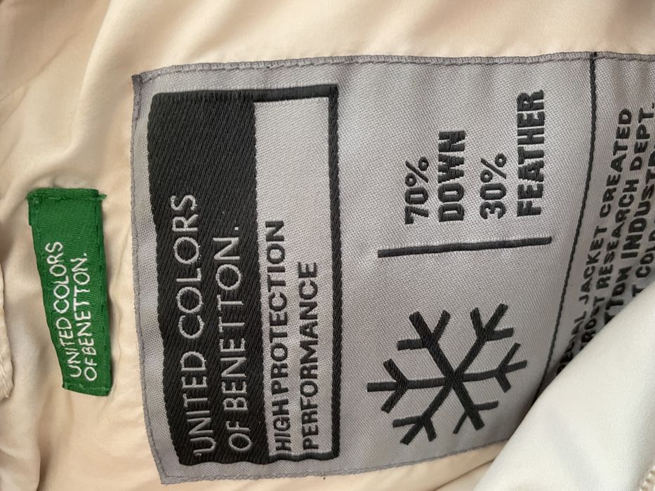 Дамско зимно яке Benetton Бенетон с пух и пера мръсно бял цвят