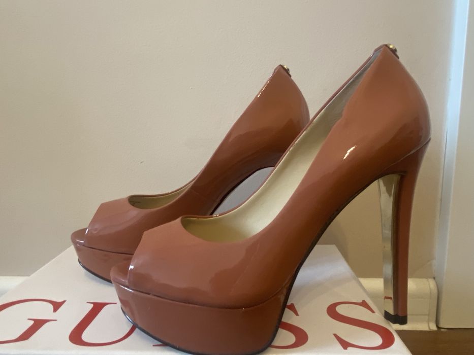 Дамски обувки на платформа Guess