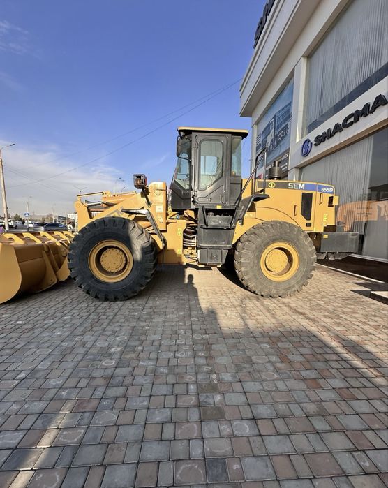 Фронтальный погрузчик SEM 655D