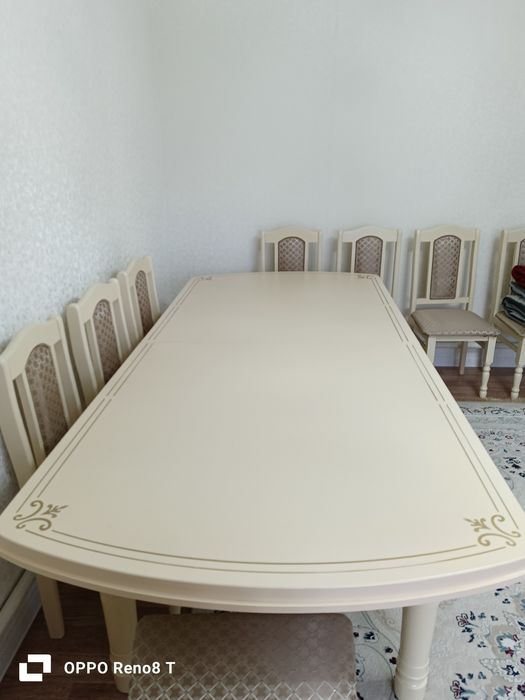 Продам гостинный стол