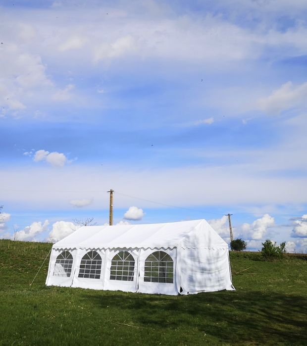 Cort, mese, scaune, decorațiuni de închiriat în Oradea și Bihor