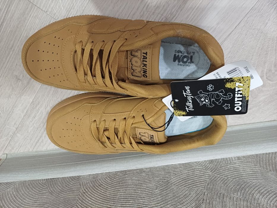 Кроссовки  новые