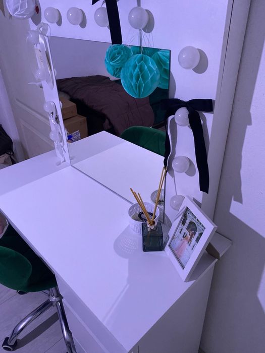 Vând măsuță cu scaun