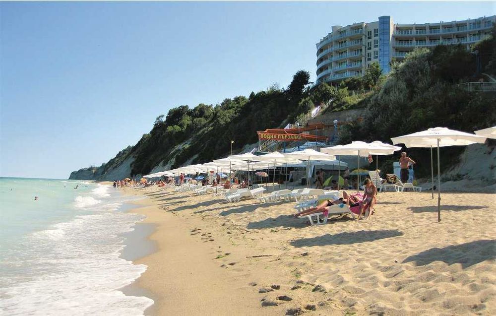 Двустаен апартамент в новопостроена сграда близо до плажа в Бяла