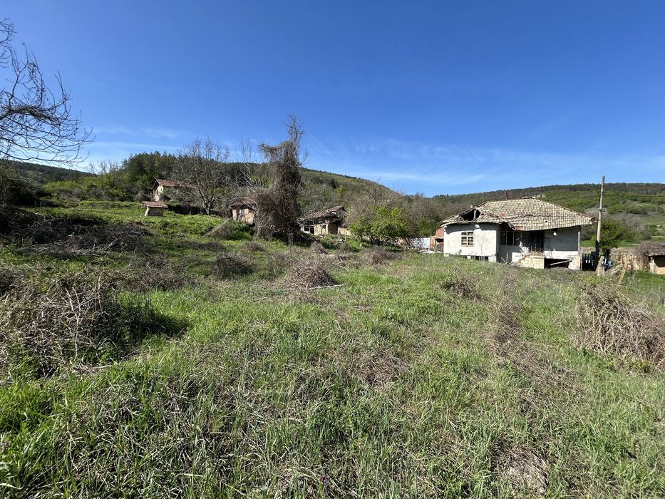 Парцел с стара къща