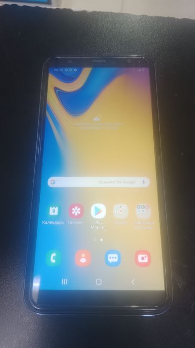 Продам Самсунг ж6+