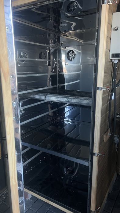 Продам новый коптильный шкаф.