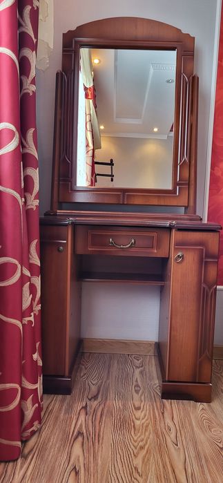 Продам спальный гарнитур