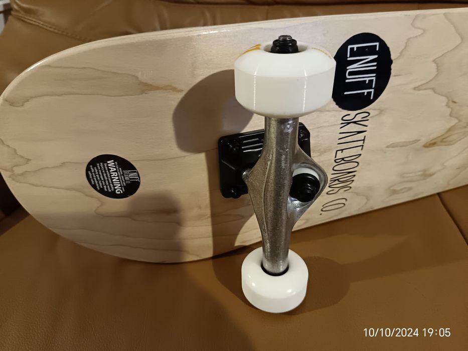 Skateboard nou  cu eticheta