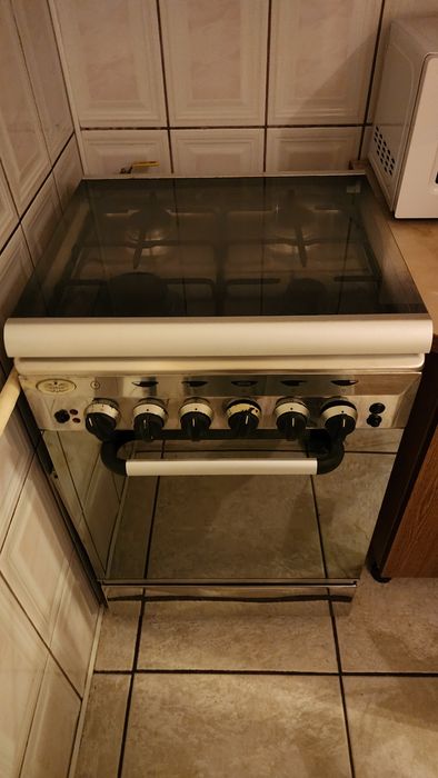 Aragaz Glem Gas din inox, 4 arzătoare, stare foarte bună