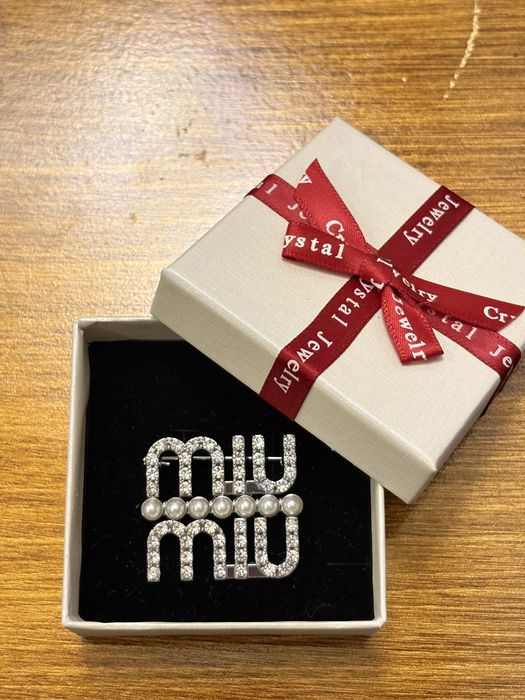 Brosa inscriptionata