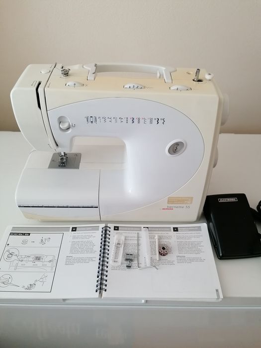 Vând Bernete 55, are 13 operații de coasere câteva accesorii , carte tehnica (ghidul de folosire). Fabricate în Taiwan un lucru important